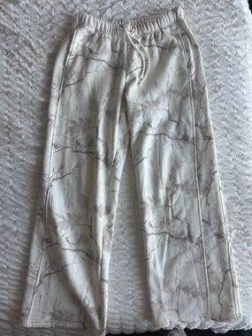 Women’s Garage White Camo Straight Leg Sweat Pants